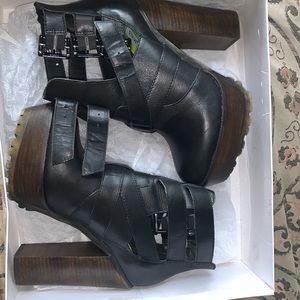 Steve Madden Desi Black leather size 8